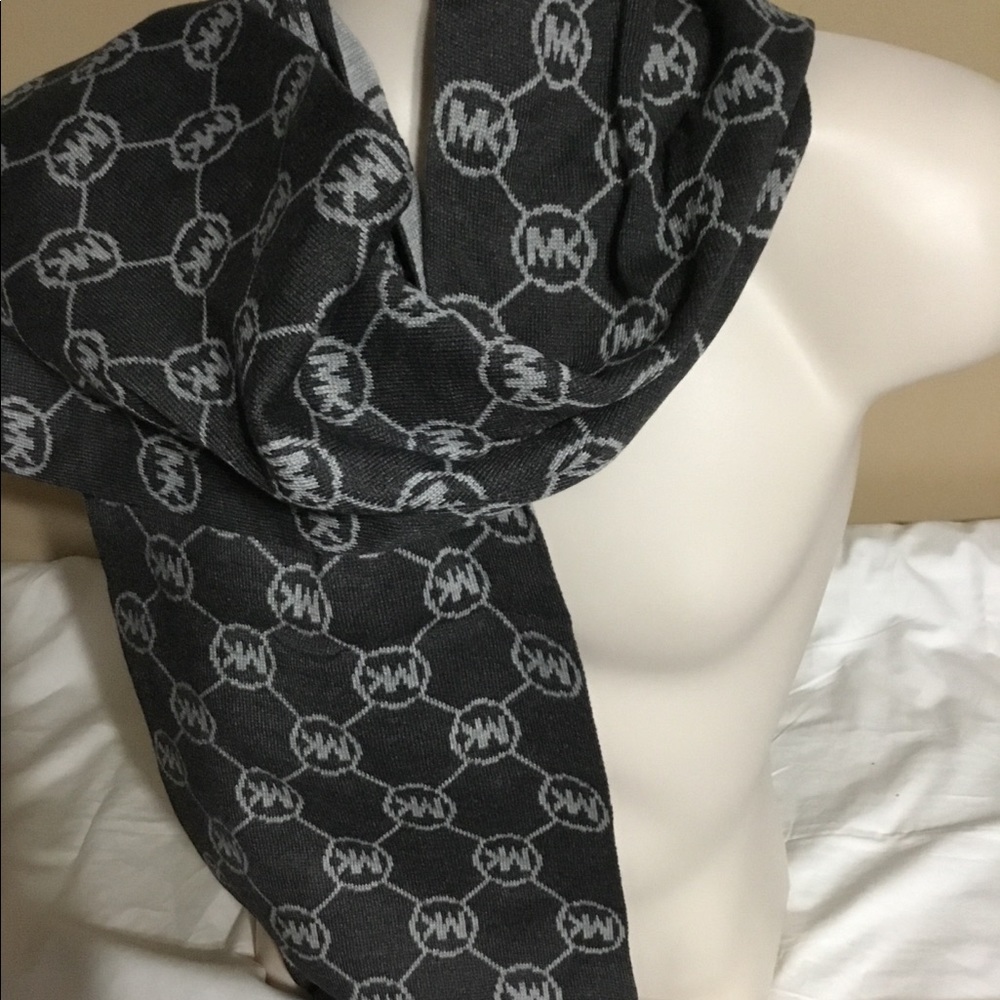 Michael kors NWT- scarf